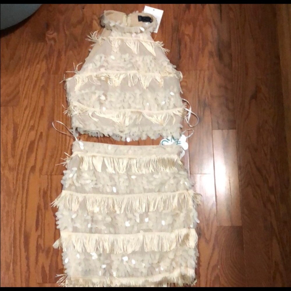 Two piece set - Picture 2 of 2